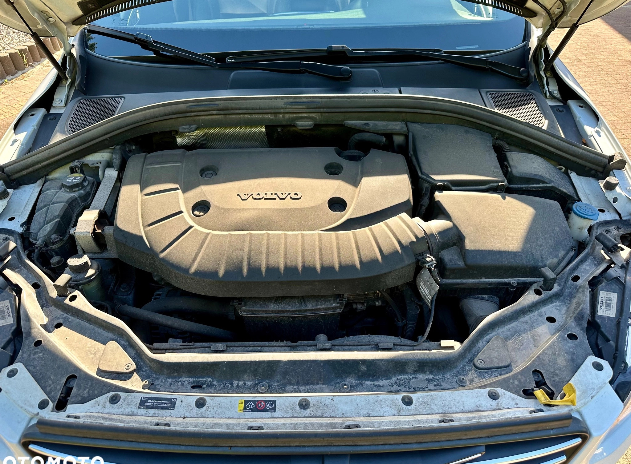 Volvo XC 60 cena 125000 przebieg: 159900, rok produkcji 2017 z Warszawa małe 497